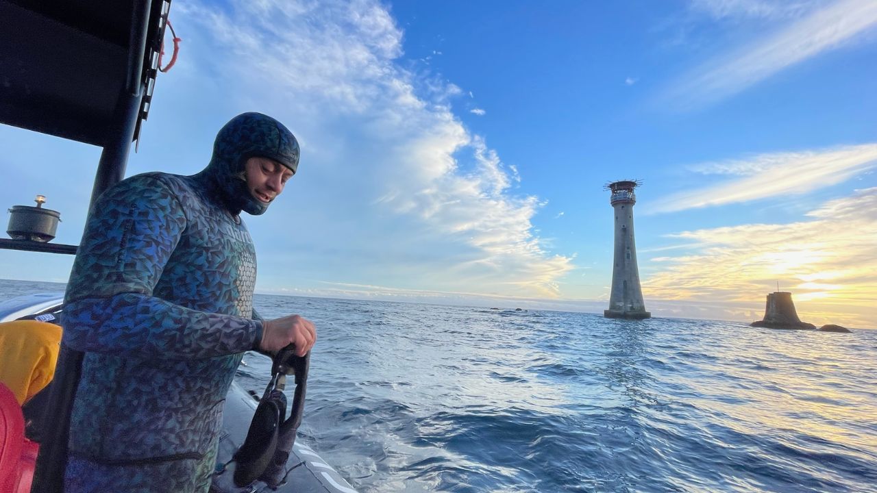 Lighthouse & sea