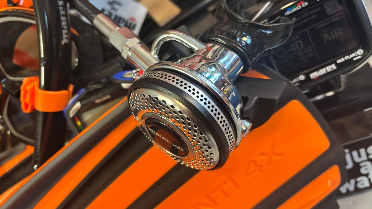 Dive equipment servicing in Plymouth – regulators, cylinders and suits workshop