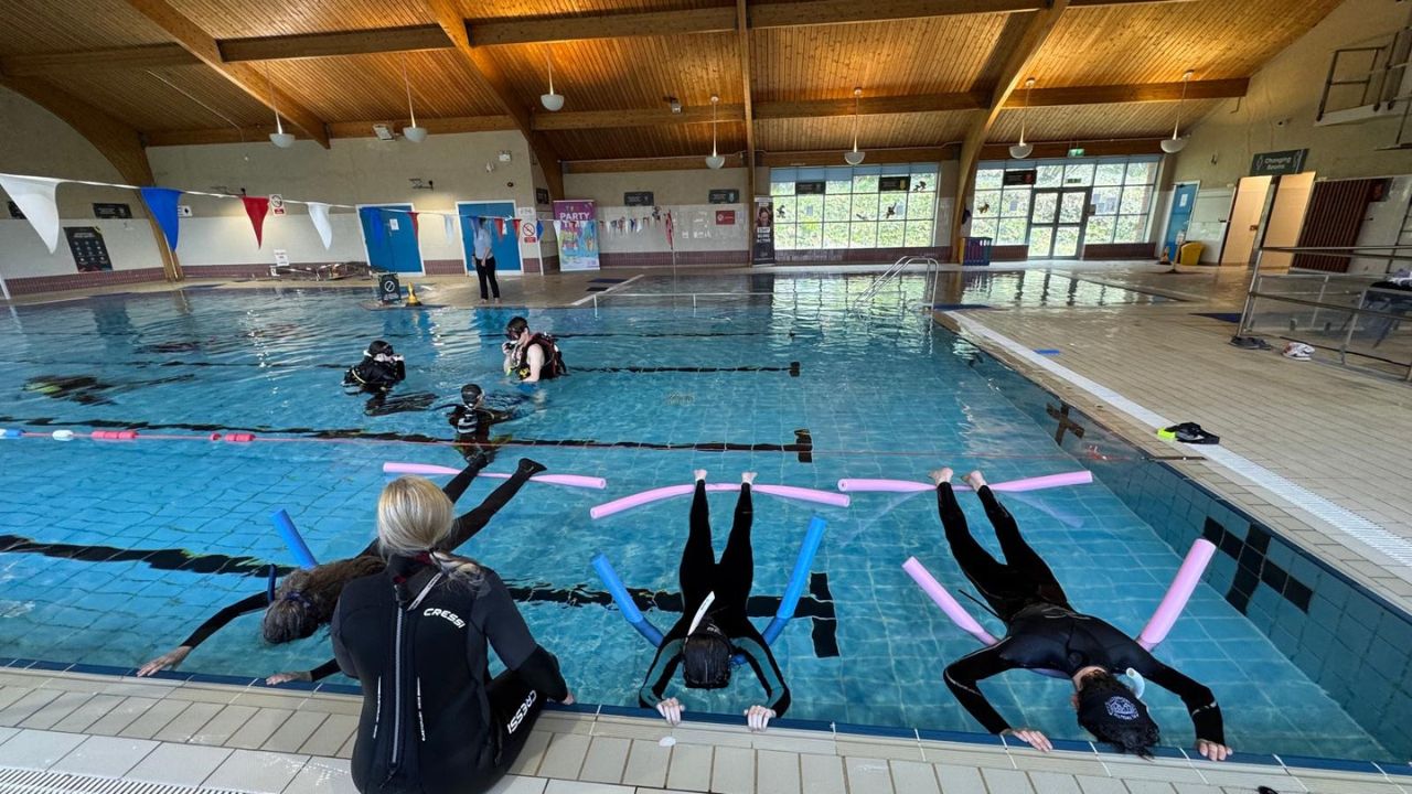 Snorkel coaching in pool